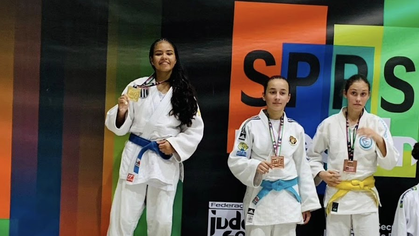 Jovens judocas de Águas de Santa Bárbara brilham e trazem medalhas do Meeting de Judô em Santa Catarina